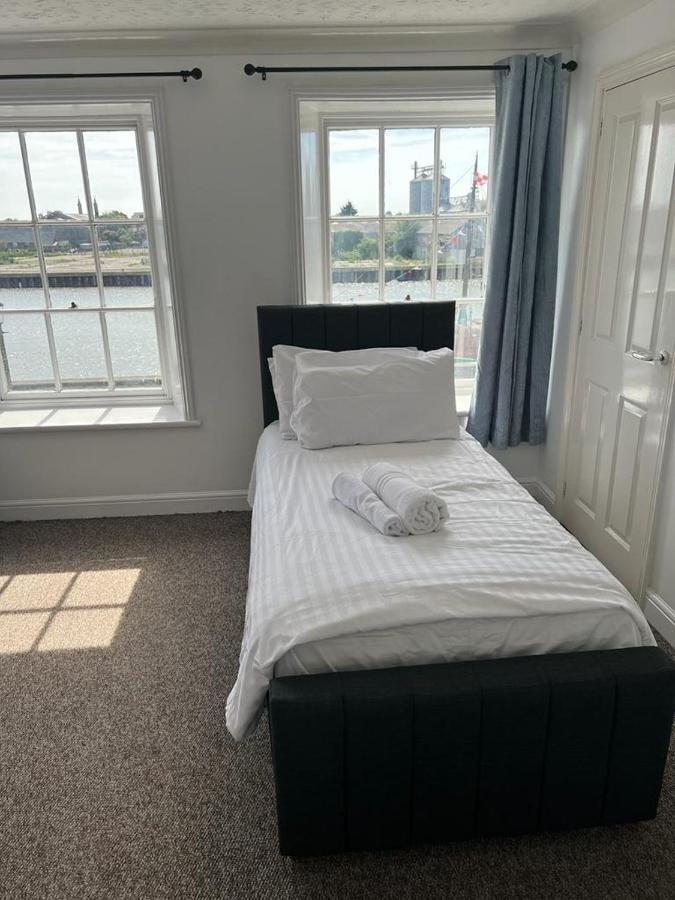 Spacious One Bedroom Flat With River View, 1E เกรทยาร์มัธ ภายนอก รูปภาพ